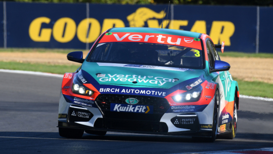 Компания EXCELR8 Motorsport продлила контракт с Vertu Motors на три года
