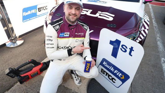 BTCC Donington Park: Rowbottom приносит команде Plato победу в дебютном матче после пенальти Ingram