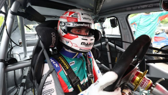 BTCC Donington Park: Ingram лидирует в тренировочных заездах за рулем Mercedes вместе с Куком и Plato; календарь на 2027 год представлен