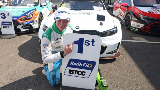 BTCC Snetterton: Rainford одержал победу в квалификационном заезде, Sutton не смог финишировать из-за прокола шины