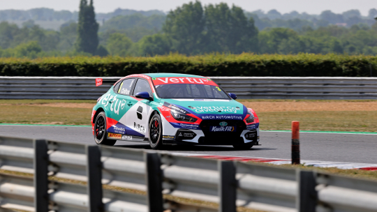 Tom Chilton начнет квалификационную гонку Snetterton с поула