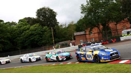 BTCC Oulton Park: Саттон доминирует во второй гонке